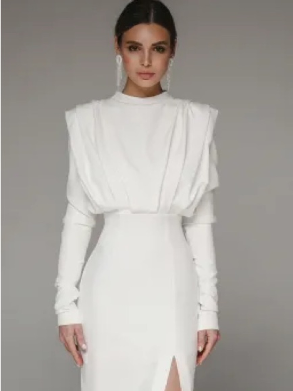 Elegant White Long-Sleeve Midi Dress with Structured Shoulders
